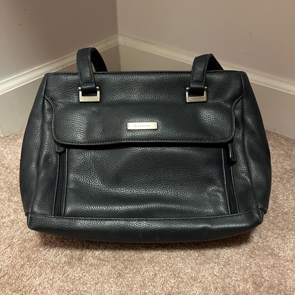 Navy small sized purse.